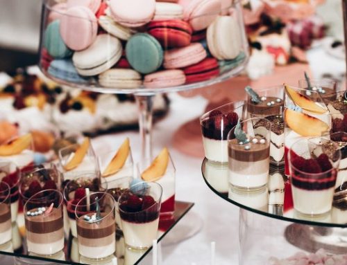 Candy Bar-ul Perfect: Dulceața Evenimentului Tău cu Seasons Catering